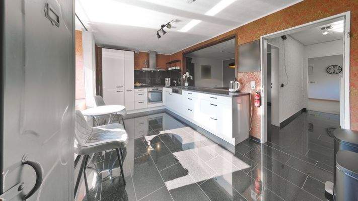 Große moderne Küche