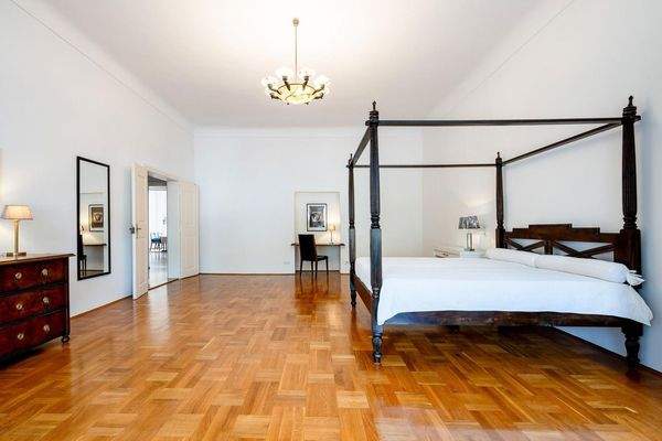 Alabasterzimmer, 50 qm 