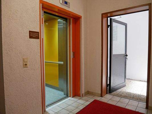 Fahrstuhl im Erdgeschoss