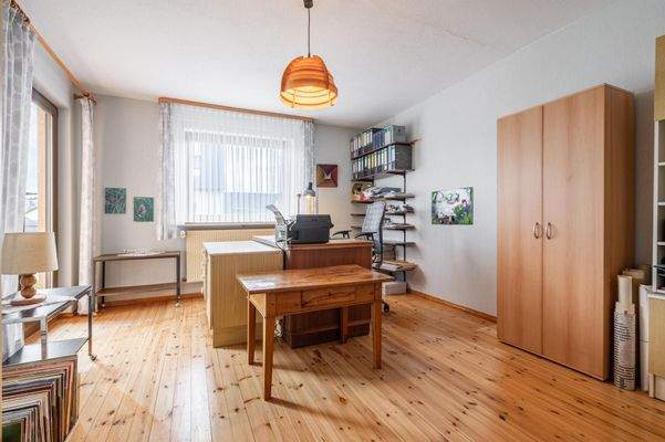 Arbeitszimmer mit Zugang zum...