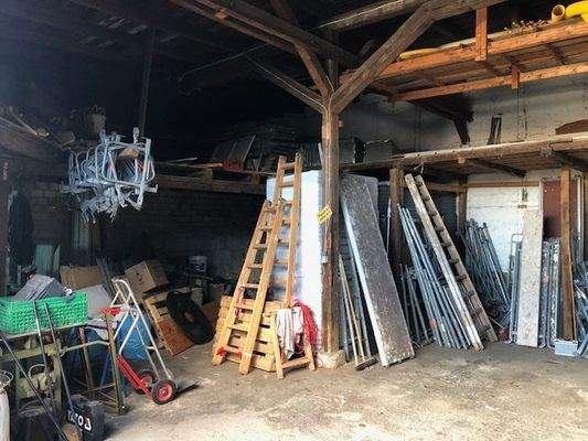 Lager- und Fahrzeugschuppen III