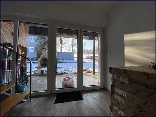 Flurbereich mit Zugang zur Terrasse/Garten