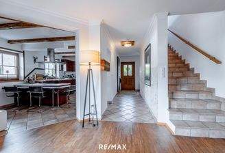 Küche und Aufgang Obergeschoss