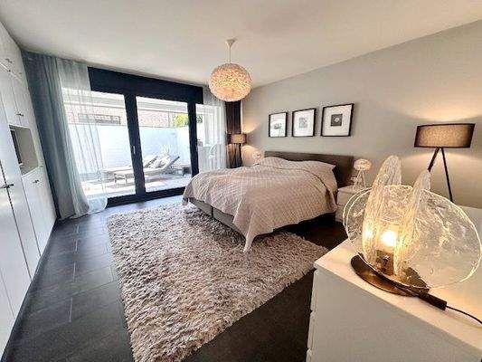 Elternschlafzimmer mit Loggia