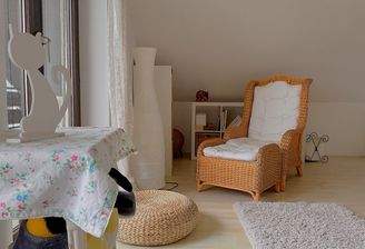 DG Gästezimmer mit Zugang zum Balkon