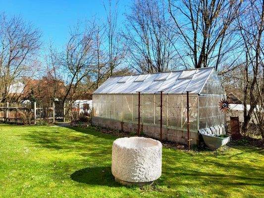 33. Gewächshaus für den eigenen Gemüsegarten.jpg