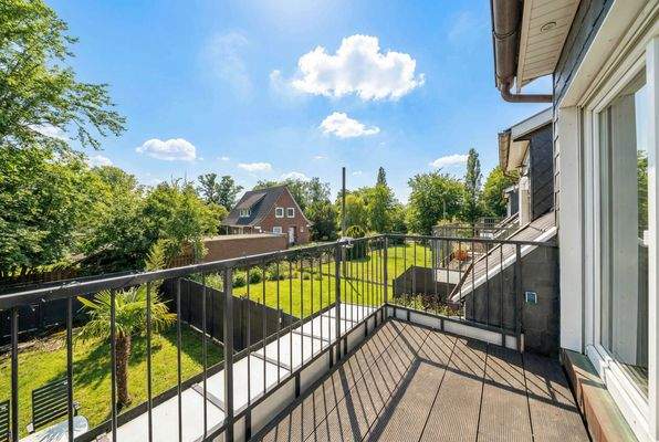 Blick vom Balkon [KI-optimiertes Foto]