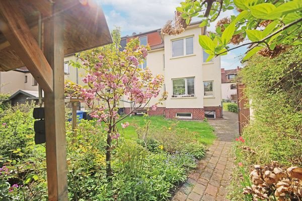 Hausansicht / Grundstücksseite
