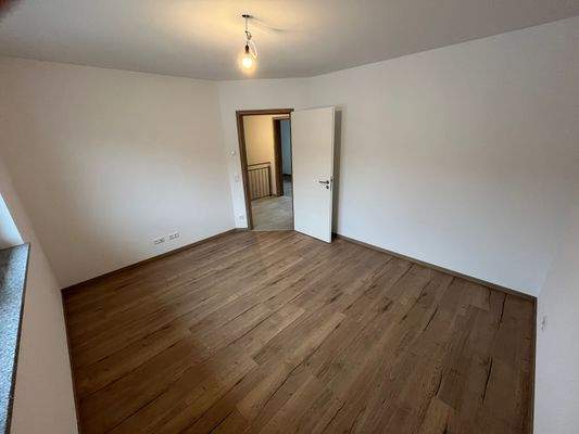 Schlafzimmer OG (2).jpg