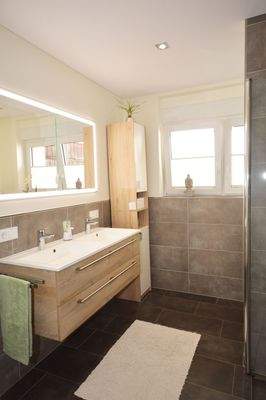 E1-Tageslichtduschbad