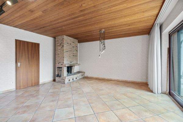 Wohnzimmer mit Kamin