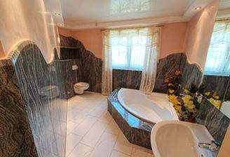Bad mit Badewanne