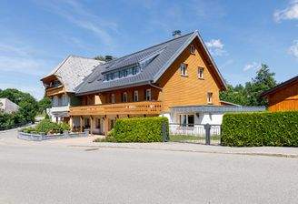 Gegenstand der Offerte ist das rechte, vertäfelte Haus