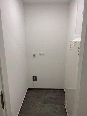 Abstellraum mit Anschluss für WM+Trockner