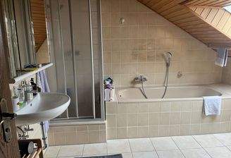 TGL-Bad  mit Dusche und Wanne