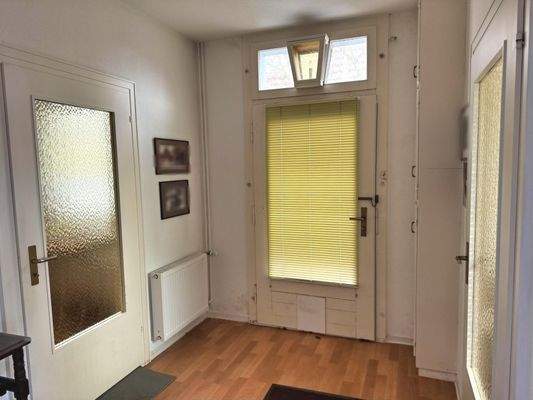 Flur mit Blick zur Haustür