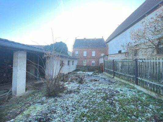 Blick zum Haus aus dem Garten