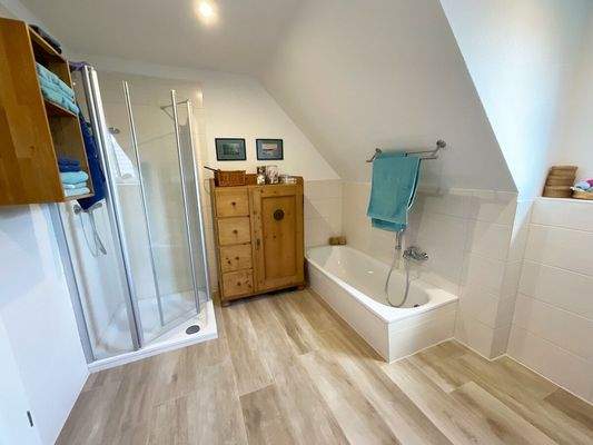 DG Wohnung Badezimmer