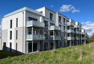 Südansicht mit Balkonen und Terrassen