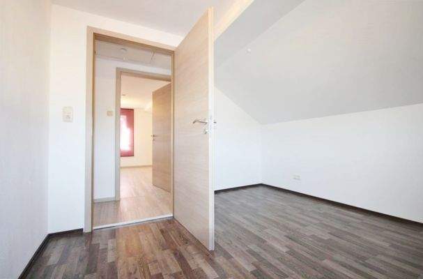 weiteres Zimmer/Büro (DG)