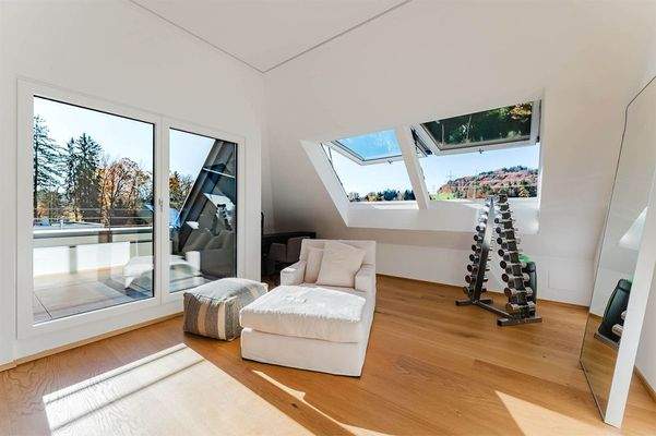 Das freundliche Gäste-/Kinderzimmer mit Zugang zur Terrasse