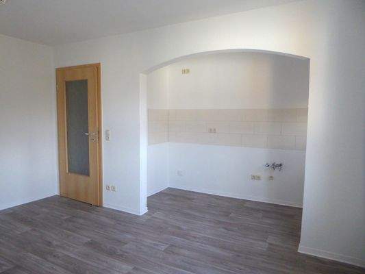 Wohnzimmer mit Küche (2).JPG