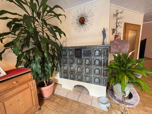 EG_Wohnen Kachelofen.JPG