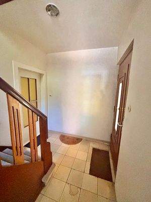 EG Hausflur - Treppenaufgang