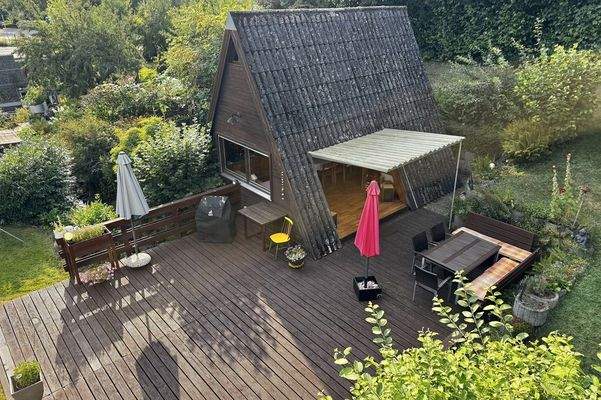 Terrasse mit Gartenlaube