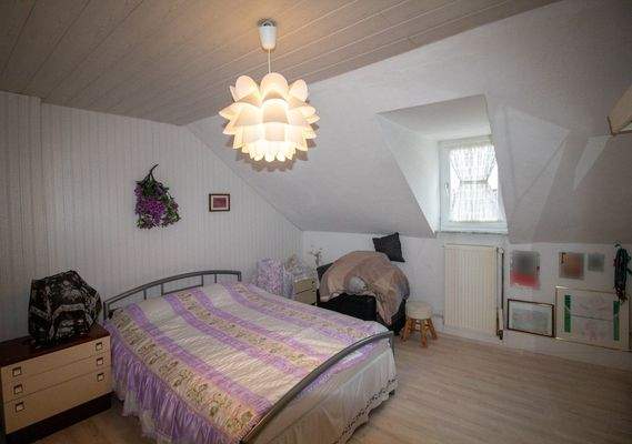 Schlafzimmer Vorderhaus DG