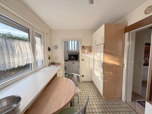 ... anliegender Abstellkammer