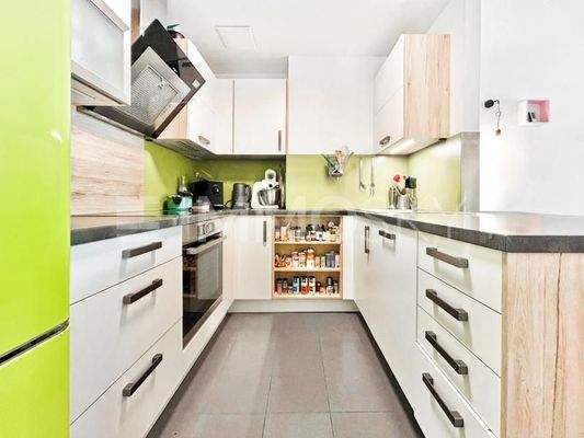 Voll ausgestattete Küche