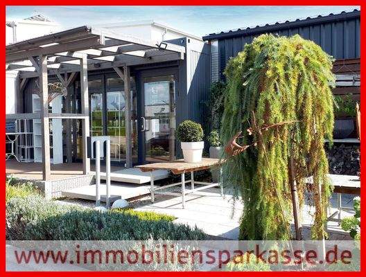 schön gestaltete Außenanlage