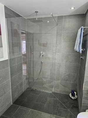 ....bodenebener Dusche...