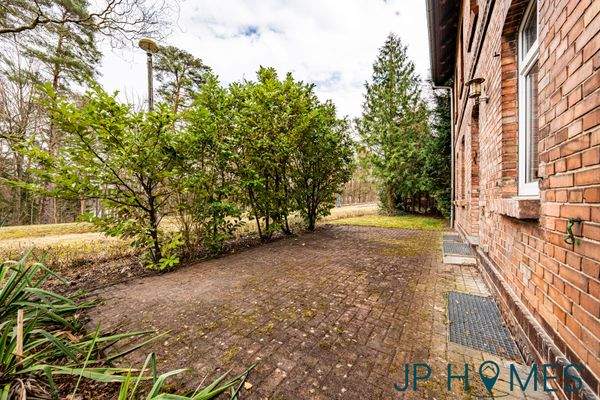 Gebäudeansicht & Terrasse 