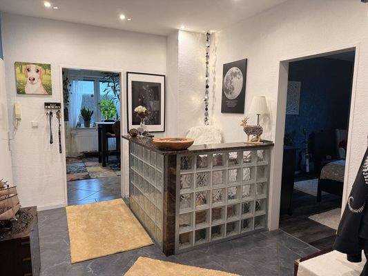 ...mit dekorativer Glasstein-Ecke