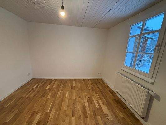 Teilansicht vom Arbeitszimmer im Erdgeschoss.jpeg