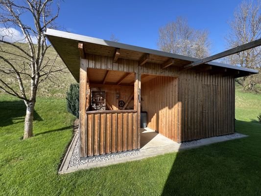 Schopf mit Pergola