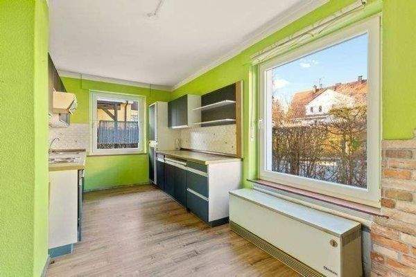 Küche mit Einbauküche