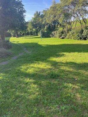 gepflegte, weitläufige Anlage Bild 2