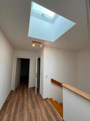 Vorraum mit Lichtkuppel 1. OG