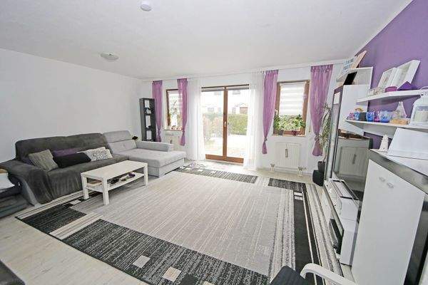 Wohnzimmer im EG mit Zugang zur Terrasse