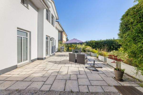 die großzügige Terrasse - Genießen Sie sonnige Tag