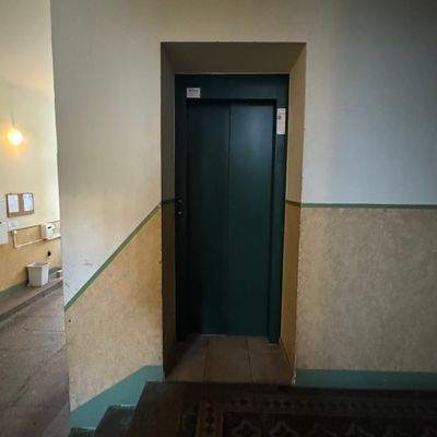 Fahrstuhl im Erdgeschoss