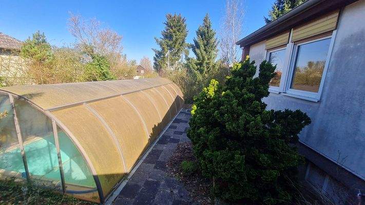 Rückansicht mit Pool