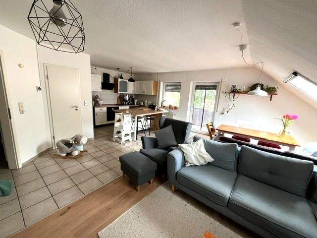 Moderne 4 Zimmer Wohnung, Balkon, Garage in 2 Familienhaus! - Photo 2