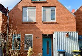 Außeneingang - rechts der äußere Abstellraum