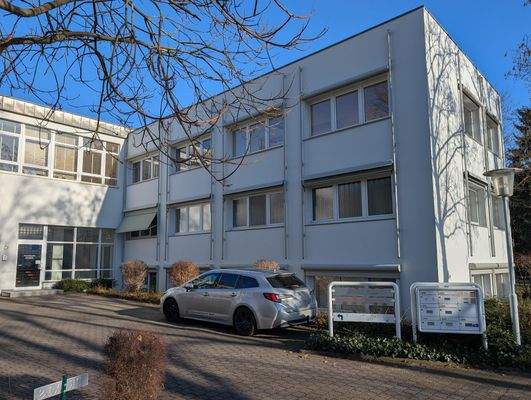 Südwestseite 1. OG mit Eingang im EG