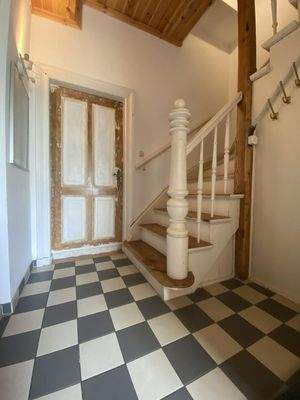 Treppe zum OG, Tür zur Whg 1