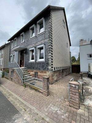 Ansicht mit Hofeinfahrt